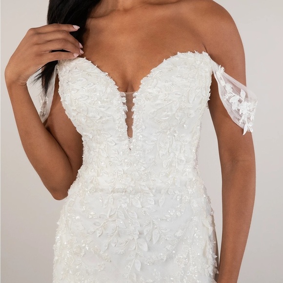 Sexy Plus Size Lace Sweetheart Fit-and-Flare Wedding Dress Style D-3992 - Picture 8 of 8